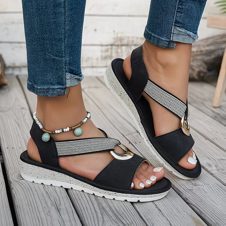 Marlenia | Flache Sandalen mit Metallschnalle