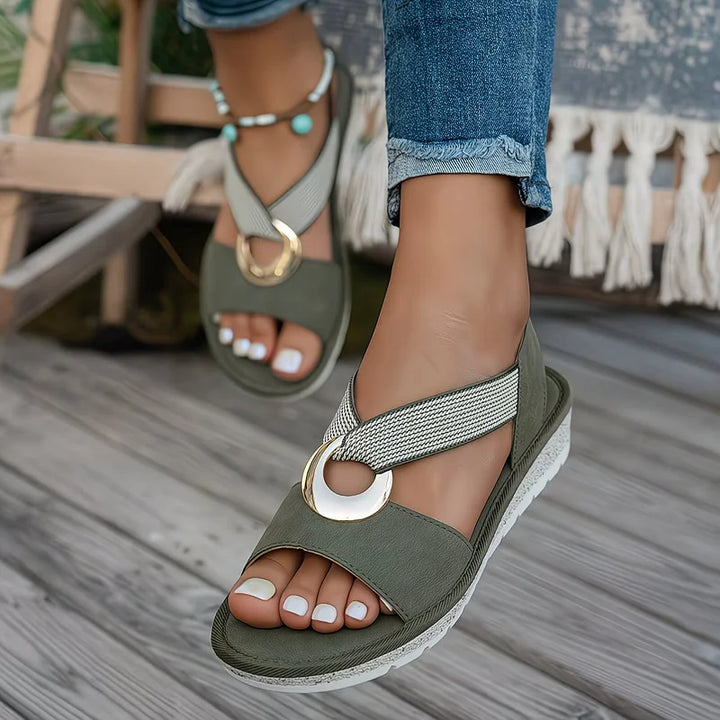 Marlenia | Flache Sandalen mit Metallschnalle