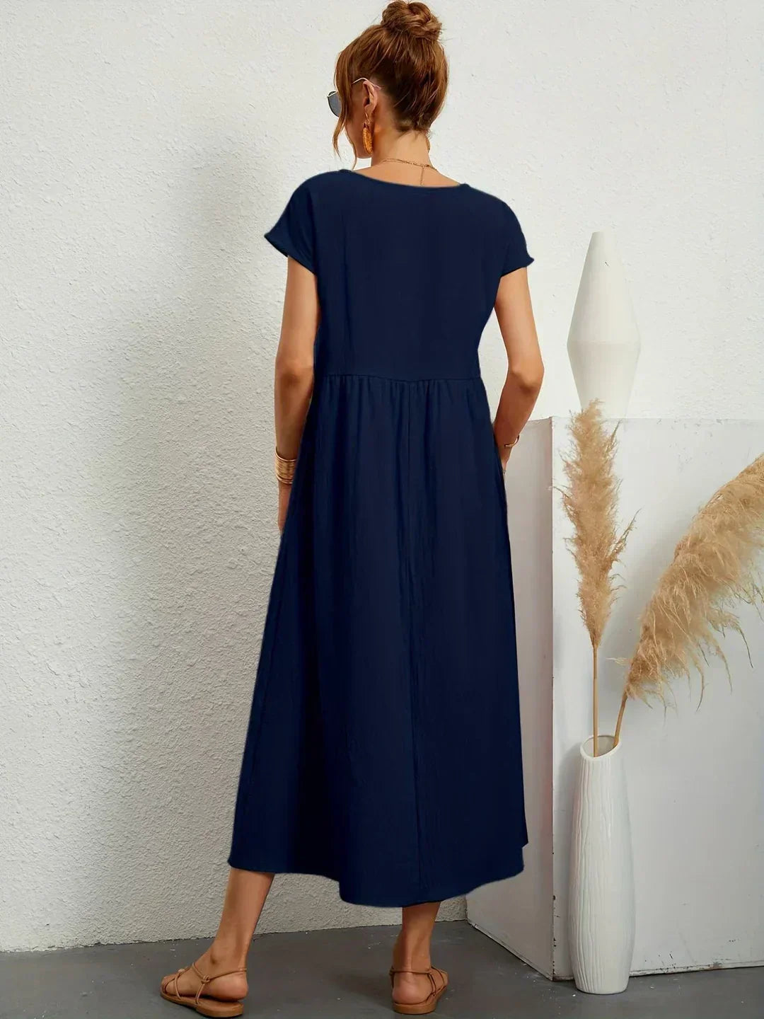 Evi | Fließendes Midikleid zeitlose Eleganz