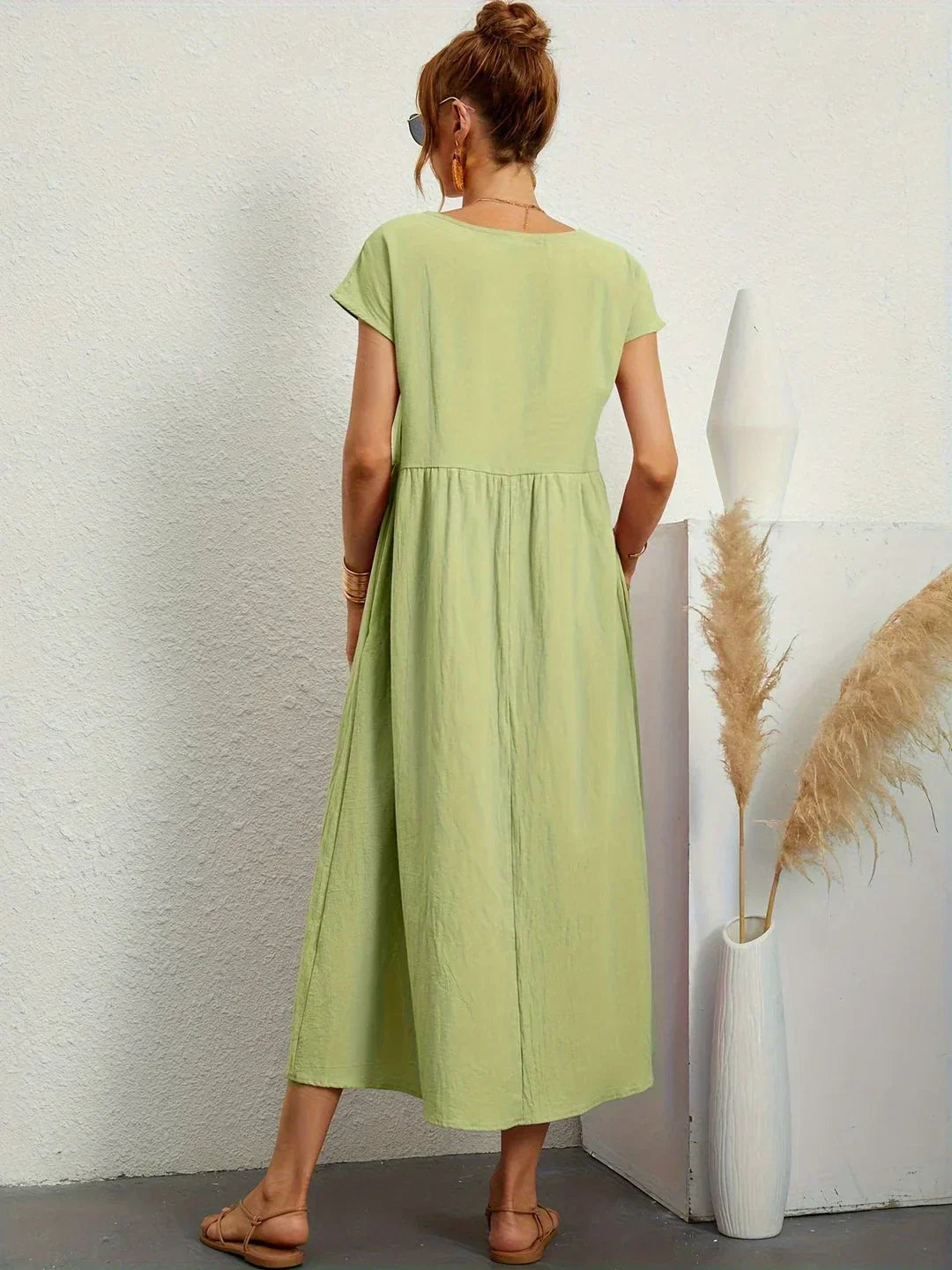 Evi | Fließendes Midikleid zeitlose Eleganz